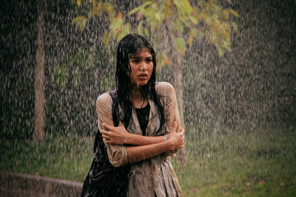 Nhung Kate thoải mái đóng cảnh nóng cùng tài tử Pháp