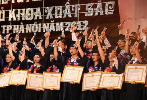 Thủ khoa các trường đại học trong nước là một trong những đối tượng thuộc diện được xét tuyển đặc cách vào công chức Hà Nội. Ảnh minh họa: Võ Hải