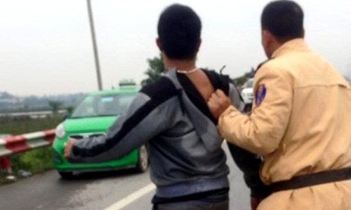 Nhiều đối tượng cướp xe taxi đã bị CSGT phát hiện, bắt giữ. Ảnh minh họa