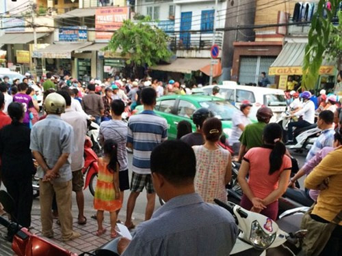 Cơ quan công an phong tỏa để khám nghiệm hiện trường