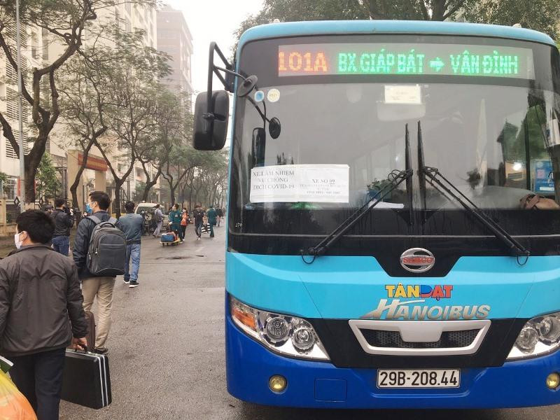 Xe buýt Transerco đưa đón người hoàn thành cách ly tại Hà Nội về các tỉnh năm 2020