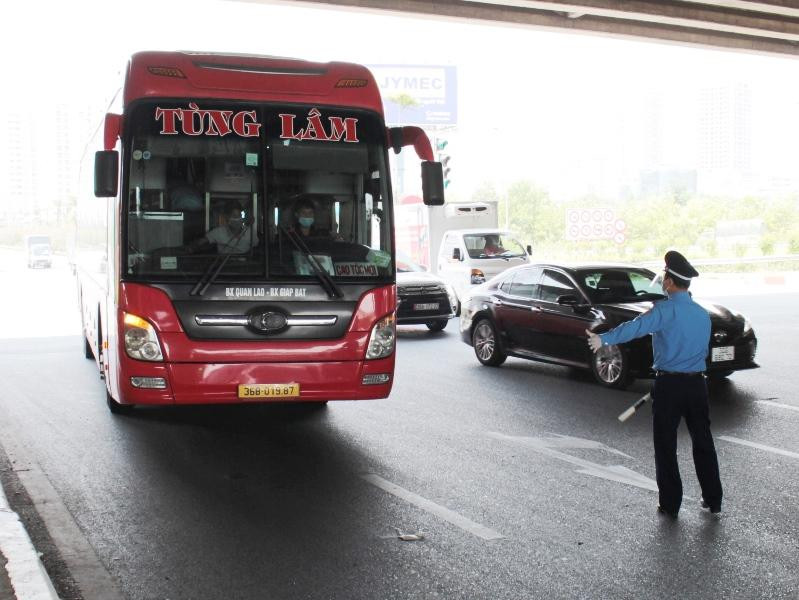 Hà Nội dừng hoạt động xe chở khách đến các tỉnh phía Nam. Ảnh: A.Trọng