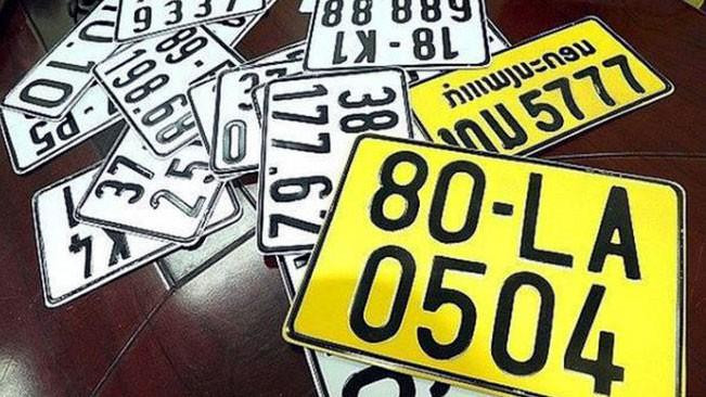 Thành phố Hà Nội có khoảng 135.000 ô tô kinh doanh phải đổi sang biển số màu vàng.