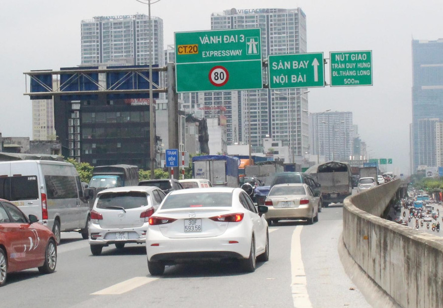 Đường trên cao hướng đi Mai Dịch - sân bay Nội Bài. Ảnh: A.Trọng