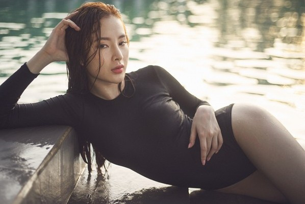 Angela Phương Trinh khẳng định chỉ coi thủ môn Tiến Dũng là "anh trai mưa".