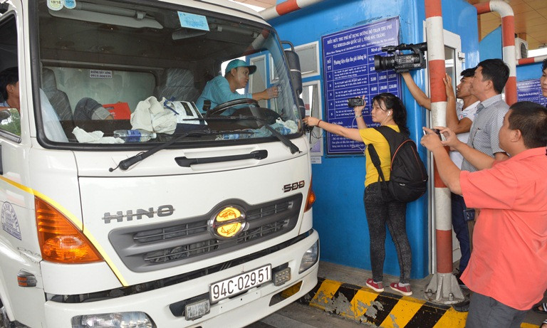 Xe chạy lòng vòng, những 'gương mặt thân quen' xuất hiện nhiều lần