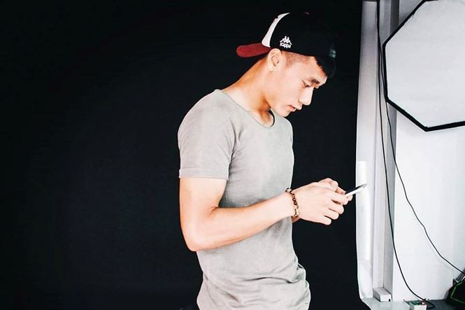 Thủ môn Bùi Tiến Dũng khoe giọng hát ngọt ngào với ca khúc "Cơn mơ băng giá".