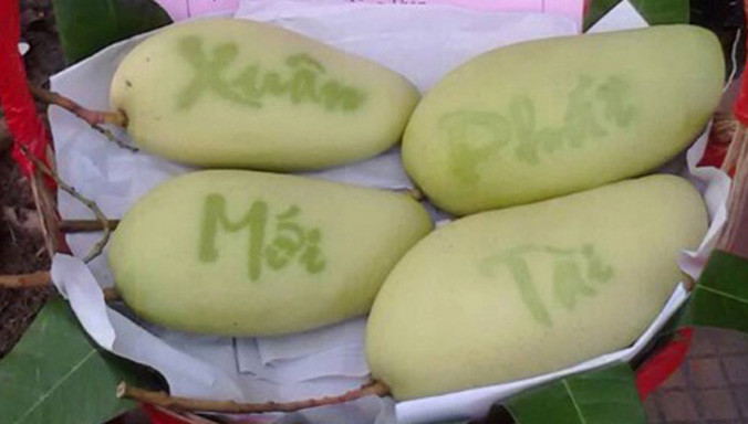 Các chữ có được do xử lý kỹ thuật bao trái. Ảnh: Cửu Long.