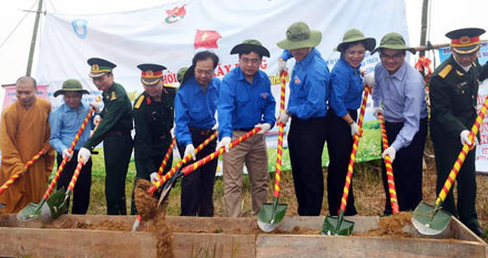 Tiến hành làm lễ động thổ, khởi công xây dựng công trình Cột cờ chủ quyền.