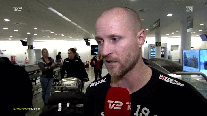 Hết hồn thấy người phụ nữ biến mất trên sóng truyền hình trực tiếp