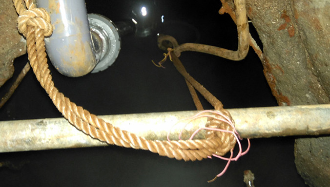 Giếng nước có hiện tượng bất thường.