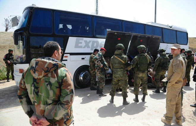 Binh sỹ Nga và Syria. (Ảnh: THX/TTXVN)