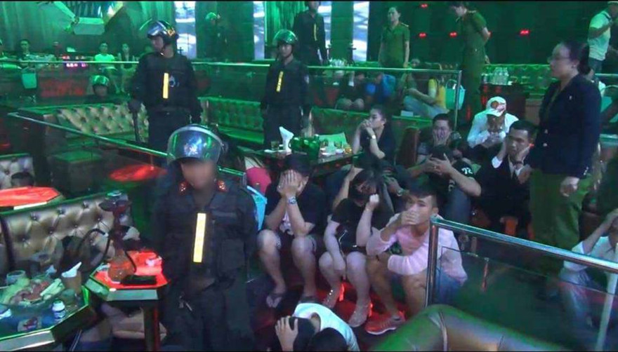 Hơn 40 đối tượng trong quá bar sử có hành vi mua bán, sử dụng trái phép chất ma tuý.