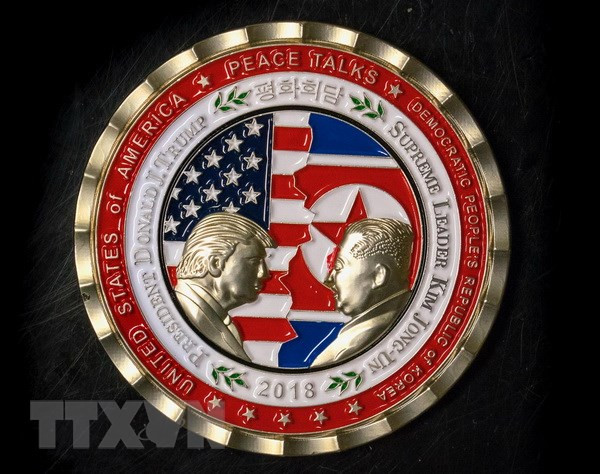 Đồng tiền xu kỷ niệm Hội nghị thượng đỉnh Mỹ-Triều tại Washington DC., ngày 21/5. (Nguồn: AFP/TTXVN)