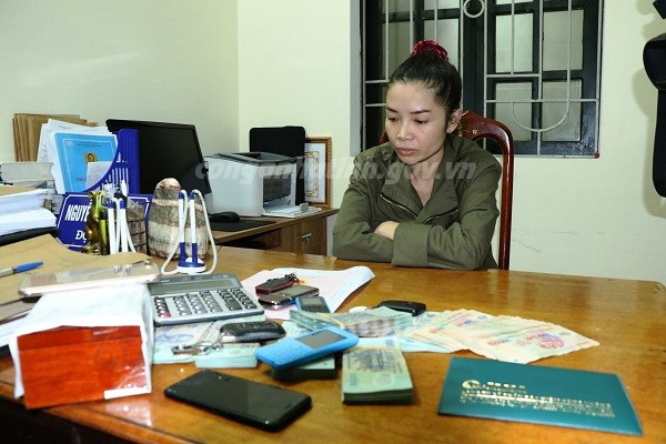 Đối tượng cầm đầu Tôn Nữ Quỳnh Trang tại CQĐT. Ảnh: Nguồn Công an Hà Tĩnh