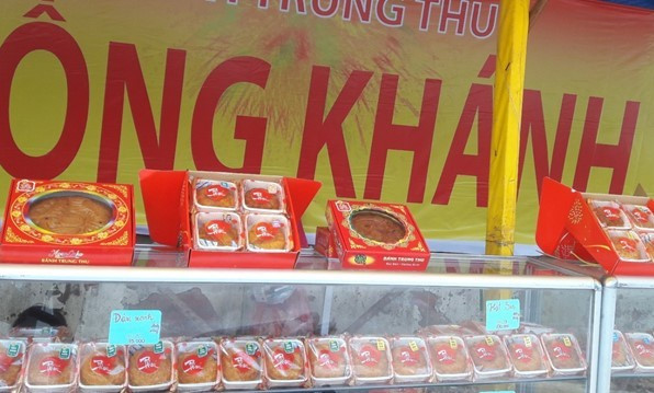 Bánh trung thu bán sớm trước Rằm tháng 8 đến 3 tháng. Ảnh: P.Oanh/Zing