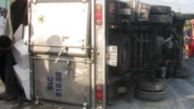 Chiếc xe tải sau khi gây tai nạn.