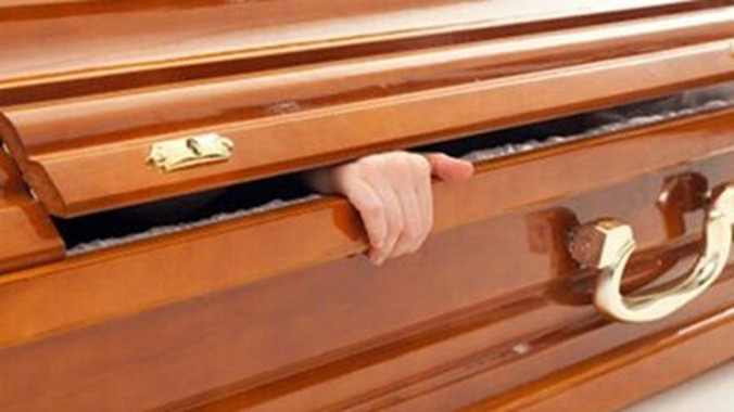 Cụ bà bất ngờ sống lại khi đang tiến hành khâm niệm. Tuy nhiên người ta xác định đây có thể là hiện tượng chết lâm sàng. Ảnh minh họa.