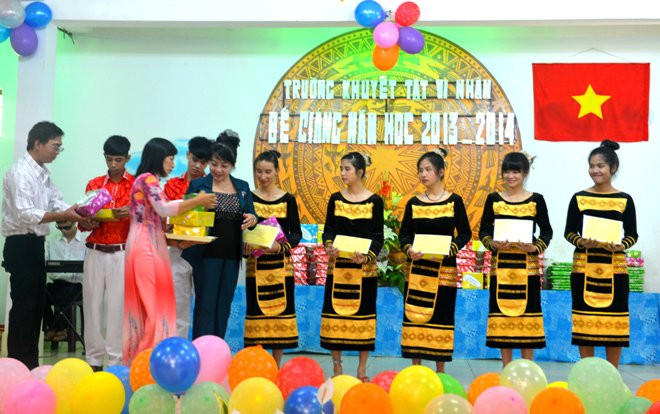 Quang cảnh lễ bế giảng