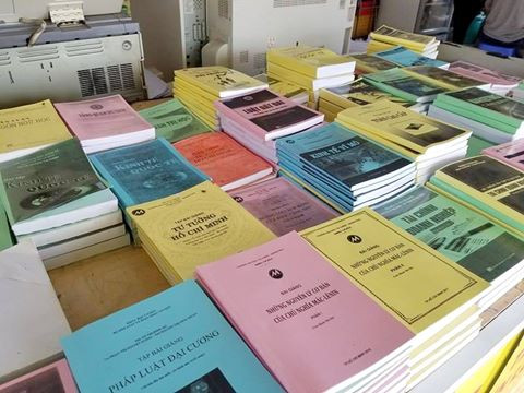 Các trường nên số hóa tài liệu học và cho phép sinh viên truy cập tự do với thẻ thư viện.
