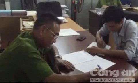 Cơ quan công an đang lấy lời khai của nạn nhân.