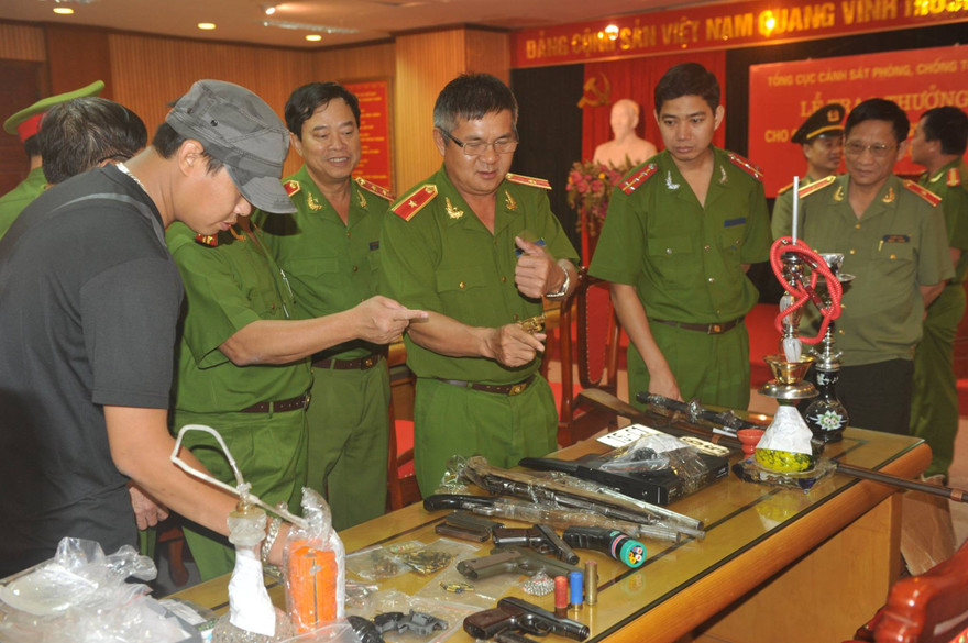 Hé lộ kho súng của trùm xã hội đen Nhật 'khùng'