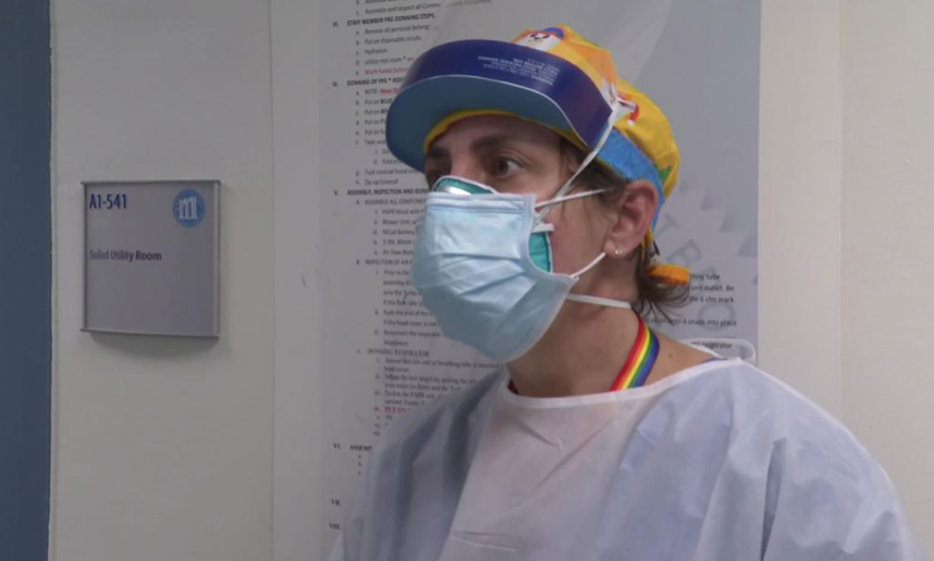 Bác sĩ Cynthia Benson nói rằng thật khó để chuẩn bị tâm lý cho việc không thể cứu nhiều bệnh nhân như vậy. (Ảnh: CNN)