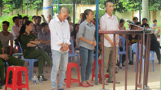 Ba bị cáo tại toà