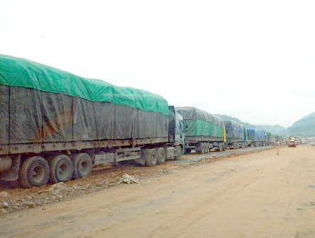 Hàng loạt đối tượng bảo kê xe quá tải sa lưới