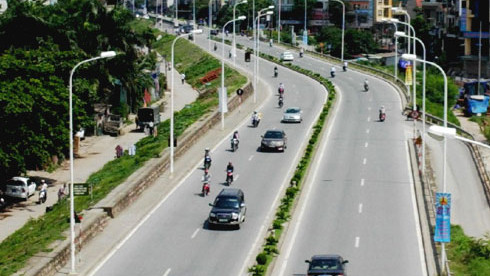 Khu vực đường đê Âu Cơ sẽ xây dựng cầu vượt. Ảnh: Đoàn Loan