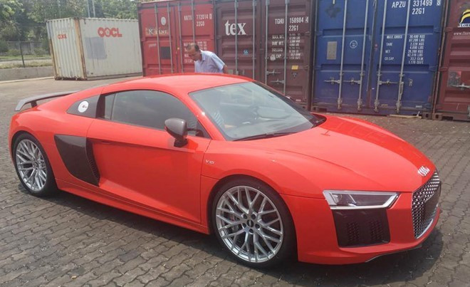 Chiếc Audi R8 V10 Plus 2016 với động cơ dung tích 5.2L sẽ bị áp mức thuế tiêu thụ đặc biệt đến 130% nếu nhập về Việt Nam sau ngày 1/7.
