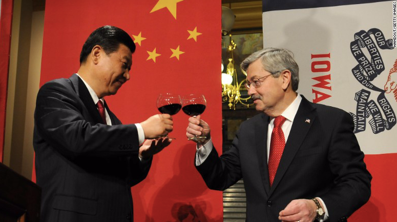 Đại sứ Mỹ Terry Branstad trong một dịp gặp Chủ tịch Trung Quốc Tập Cận Bình. (Ảnh: CNN)