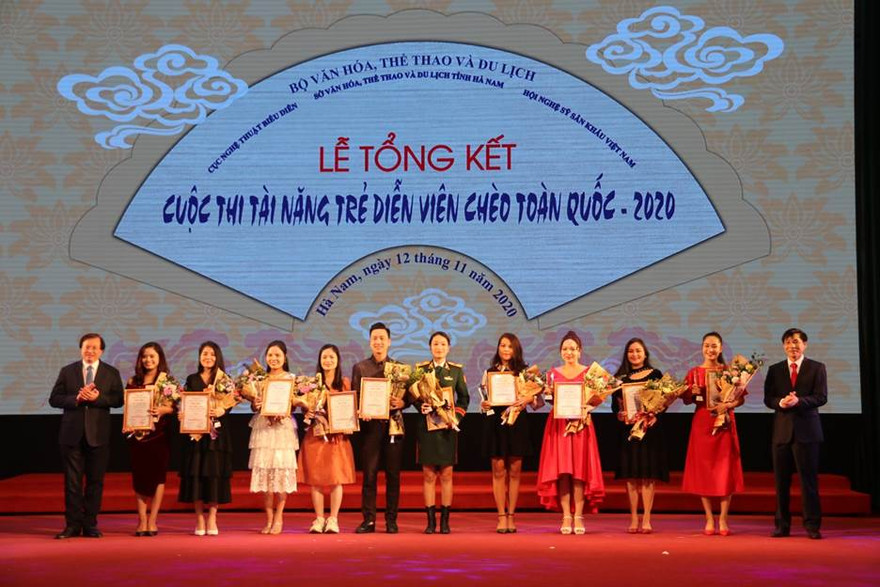 Trao giải cho các diễn viên trẻ tài năng