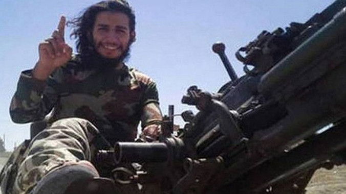 Abdelhamid Abaaoud, chủ mưu các vụ tấn công khủng bố liên hoàn ở Paris tối 13/11. Ảnh: Telegraph.