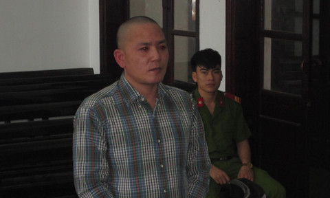 Bị cáo Nguyễn Công Trạng trước vành móng ngựa.