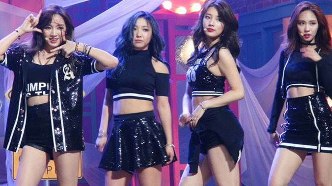 Miss A kết hợp crop top cùng quần short và váy tạo nên hình tượng vừa mạnh mẽ, vừa quyến rũ.