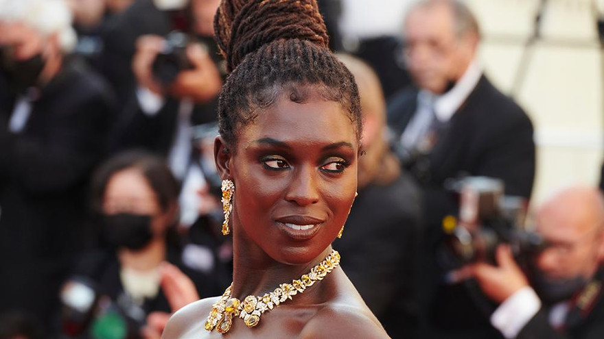 Jodie Turner-Smith bị trộm trang sức sau khi sải bước trên thảm đỏ Cannes.