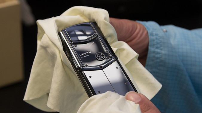 'Đột nhập' xưởng sản xuất điện thoại Vertu