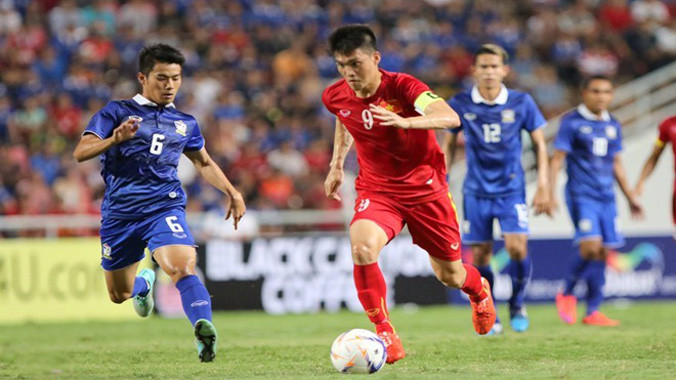 Công Vinh lạc lõng trên hàng tiền đạo của ĐTVN. Ảnh: Tùng Lê.