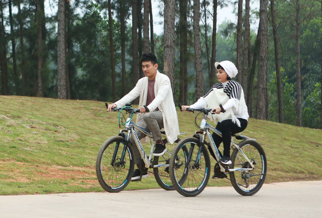 Kiều Minh Tuấn ngọt ngào chăm sóc Cát Phượng khiến ai cũng ghen tỵ