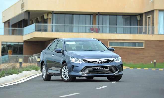 [ĐÁNH GIÁ] Toyota Camry 2.0E: Vua thực dụng