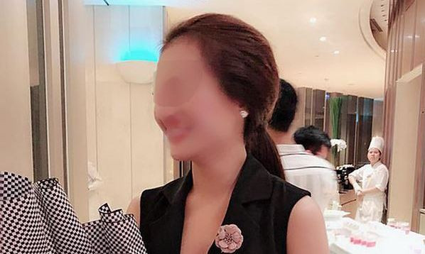 L.P.A. nhảy lầu tự tử từ tầng 17 của bệnh viện.