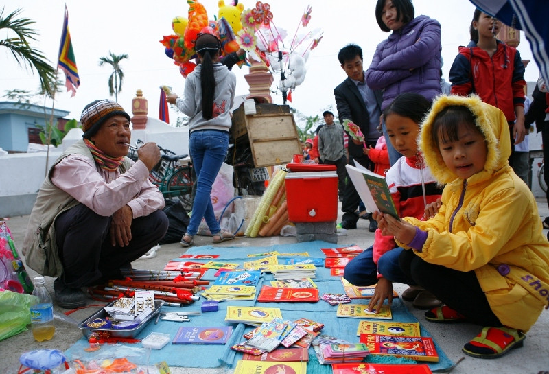 Chợ quê năm có một phiên