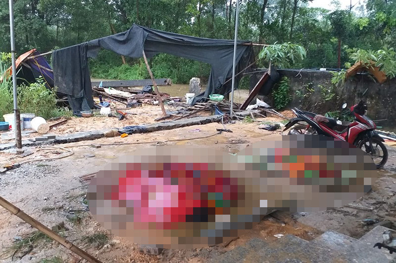 Các nạn nhân được đưa ra ngoài.