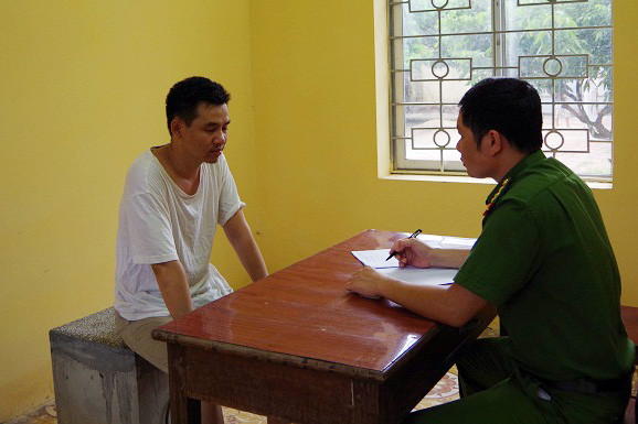 Đối tượng Mạnh tại cơ quan công an. Ảnh: Công an Hưng Yên.