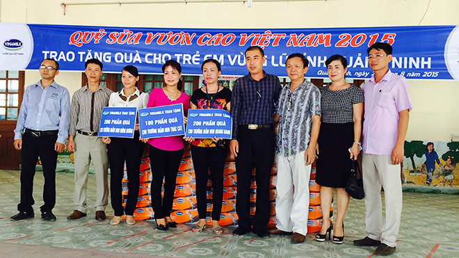 Ủng hộ đồng bào lũ lụt Quảng Ninh 500 thùng sữa