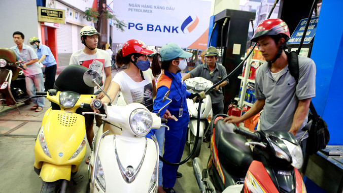 Doanh nghiệp xăng dầu tiếp tục hưởng lợi nhiều hơn nếu được tăng chi phí định mức. Ảnh: Hồng Vĩnh