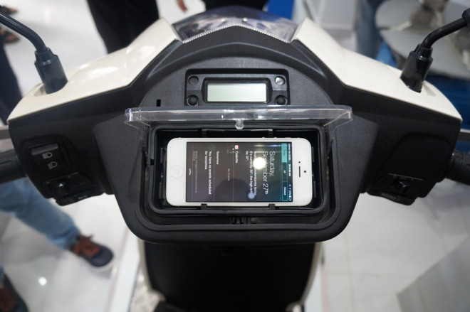 Cận cảnh xe máy điện đắt ngang Honda SH