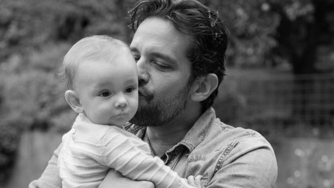 Ngôi sao Broadway Nick Cordero vừa qua đời ở tuổi 41 vì COVID-19.