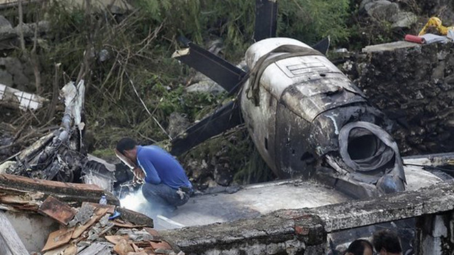 Xác máy bay ATR72 gần sân bay Mã Công trên đảo Bành Hồ của Đài Loan. Ảnh: Getty Images